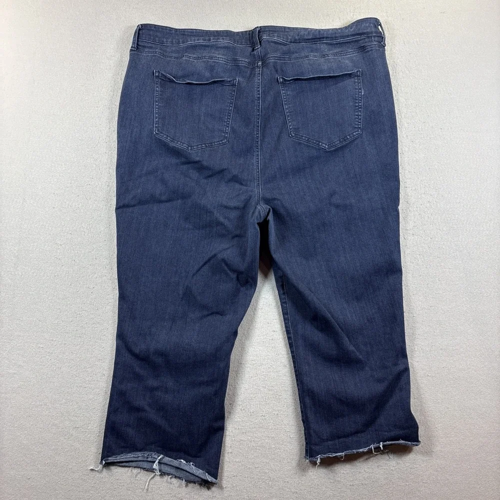 NYDJ Capris Size 24 Blue Demin With Lift And Tuck Technology. Stretchy‎ Raw Hem